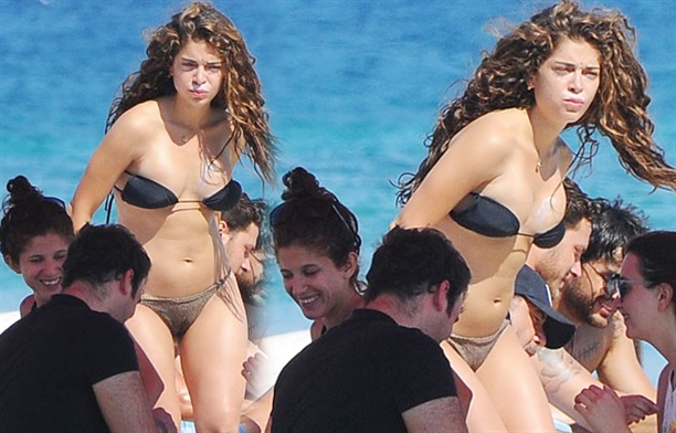 Öykü Çelik Biknili Tatilde