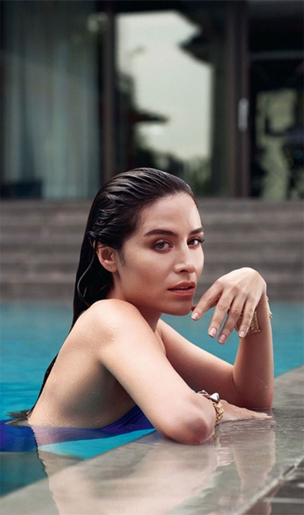 Belçim Bilgin'den nefes kesen pozlar!