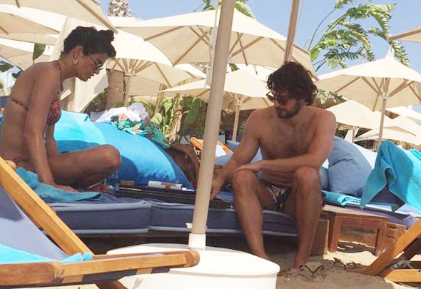 Birkan Sokullu ile Berrak Tüzünataç tatile çıktı