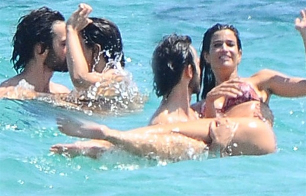 Birkan Sokullu ile Berrak Tüzünataç tatile çıktı