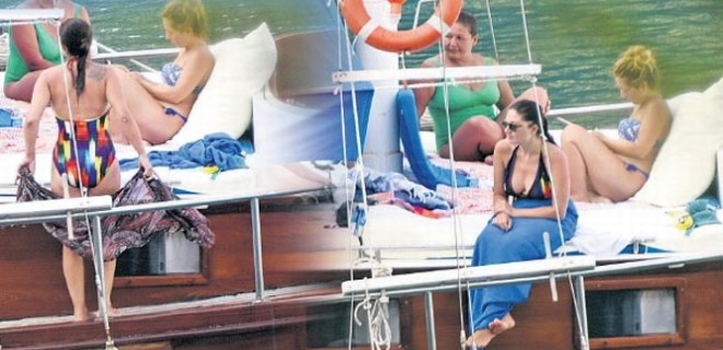 Nurgül Yeşilçay kiralık tekneyle tatile çıktı