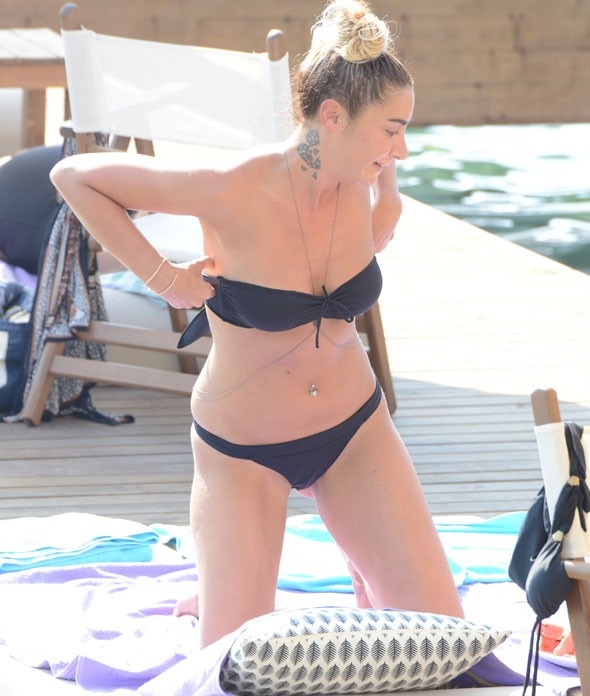 Sıla Gençoğlu Bikinili