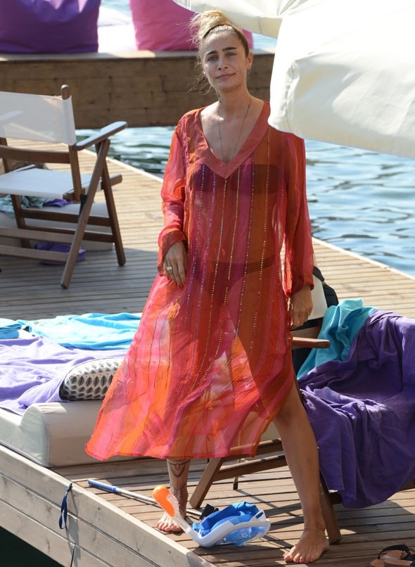 Sıla Gençoğlu Bikinili