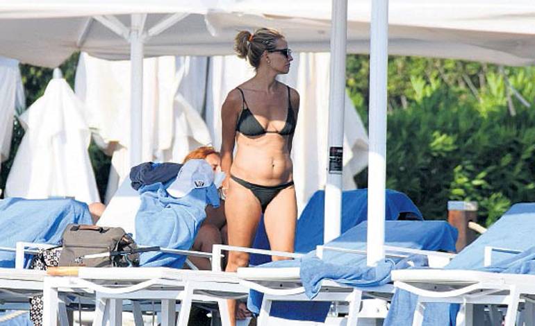 Esra Erol bikinili görüntülendi