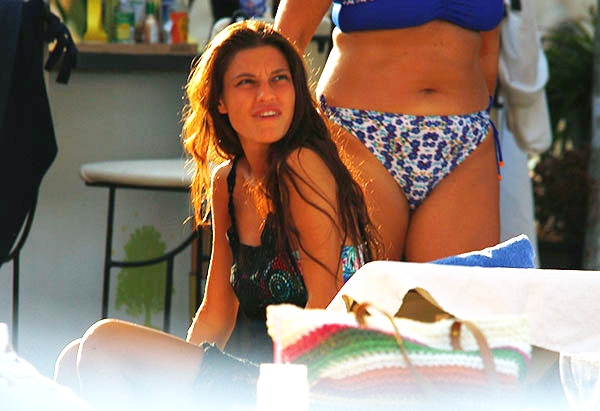 Yüsra Geyik (Zeliş) Bikinili