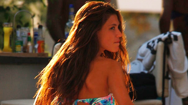 Yüsra Geyik (Zeliş) Bikinili