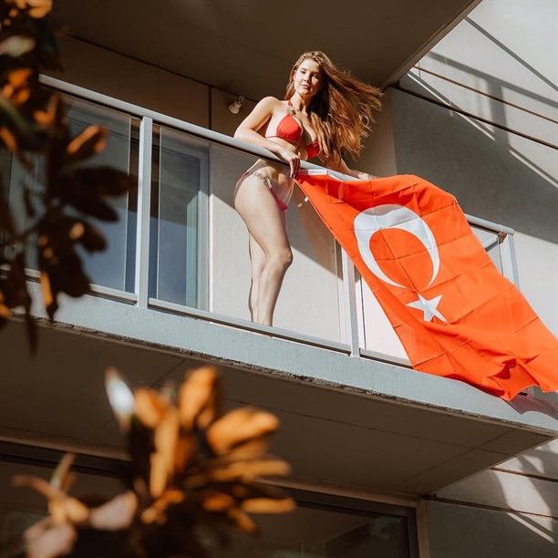 Amanda Cerny'den seksi pozlar