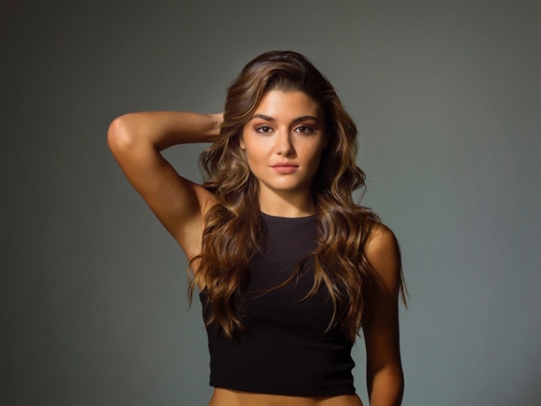 Hande Erçel saçını boyadı