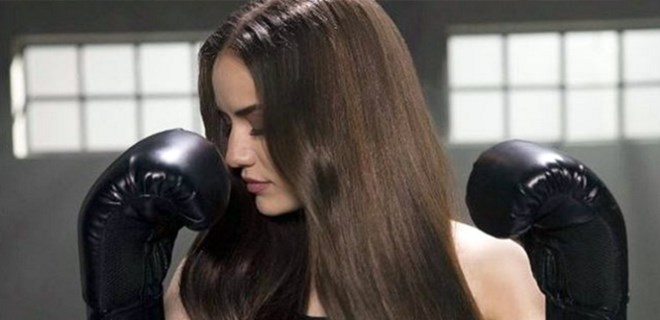 Fahriye Evcen saçının gücünü ringde gösterdi
