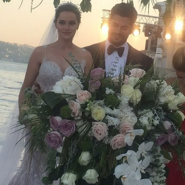 Burak Özçivit ve Fahriye Evcen'in düğününden ilk kareler