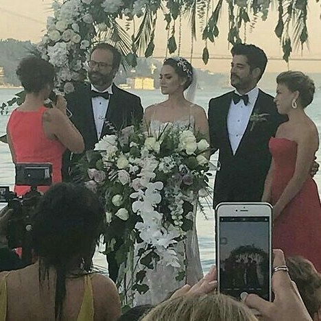 Burak Özçivit ve Fahriye Evcen'in düğününden ilk kareler 