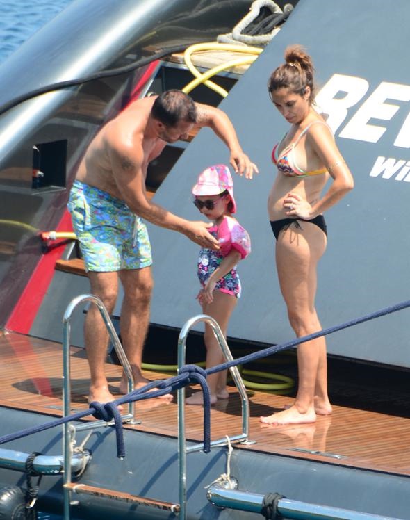 Zuhal Topal'ın teknede tatil keyfi!