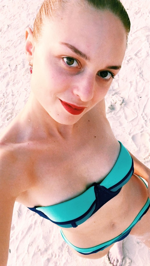 Nilperi Şahinkaya Tatilde