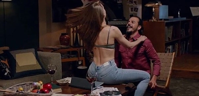 Fi'den büyük sürpriz! O ülkede de yayınlanacak!