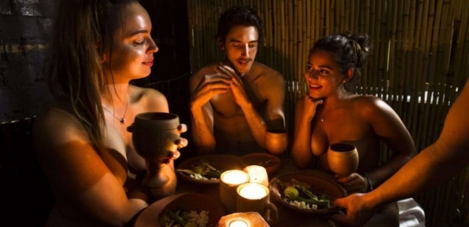 Paris'teki nudist restoranda ilk yemekler yendi