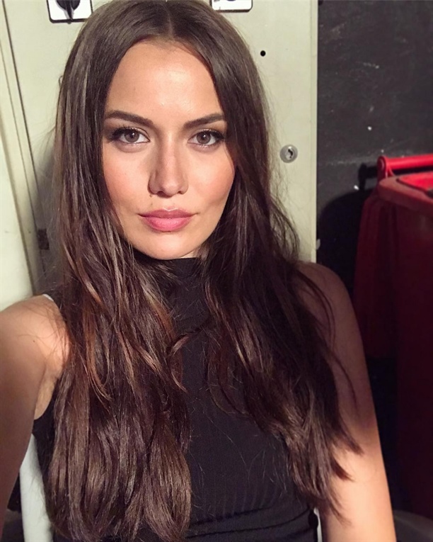 Fransız Fahriye Evcen 