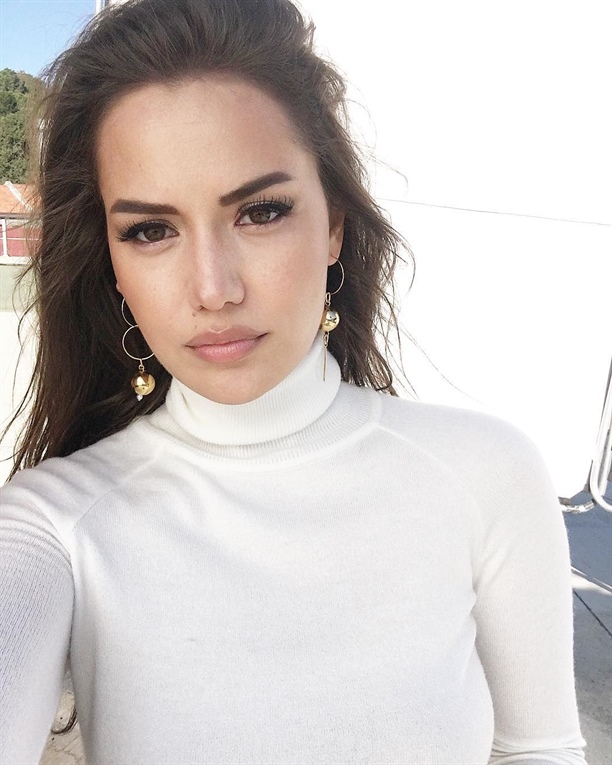 Fransız Fahriye Evcen 