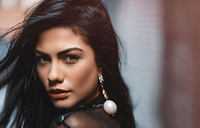 Demet Özdemir'i duygulandıran hediye!  