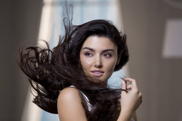Hande Erçel'in reklam pozu!  