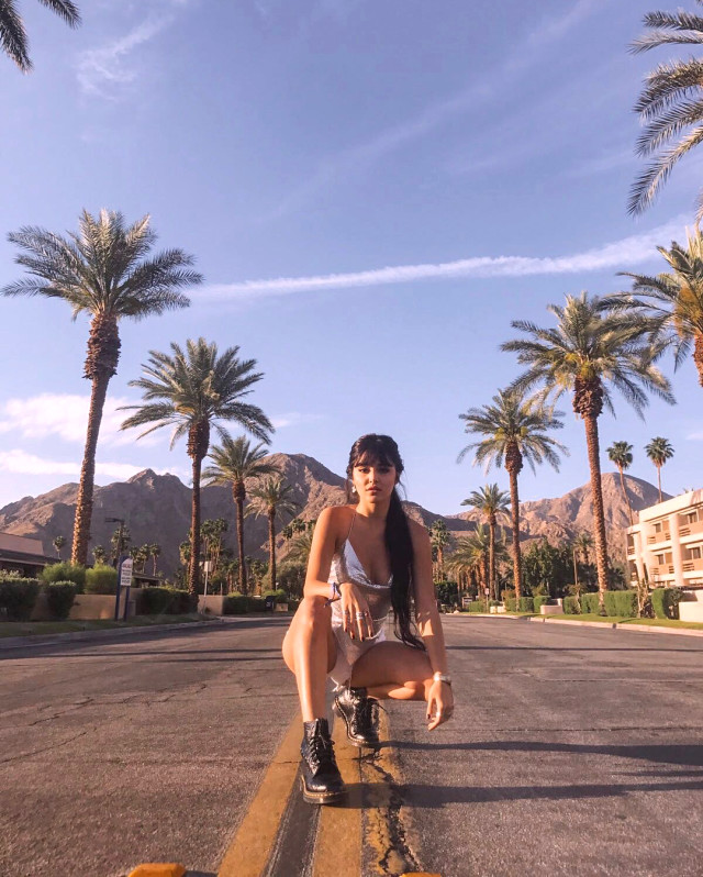 Hande Erçel katıldığı festivalde sınırları zorladı