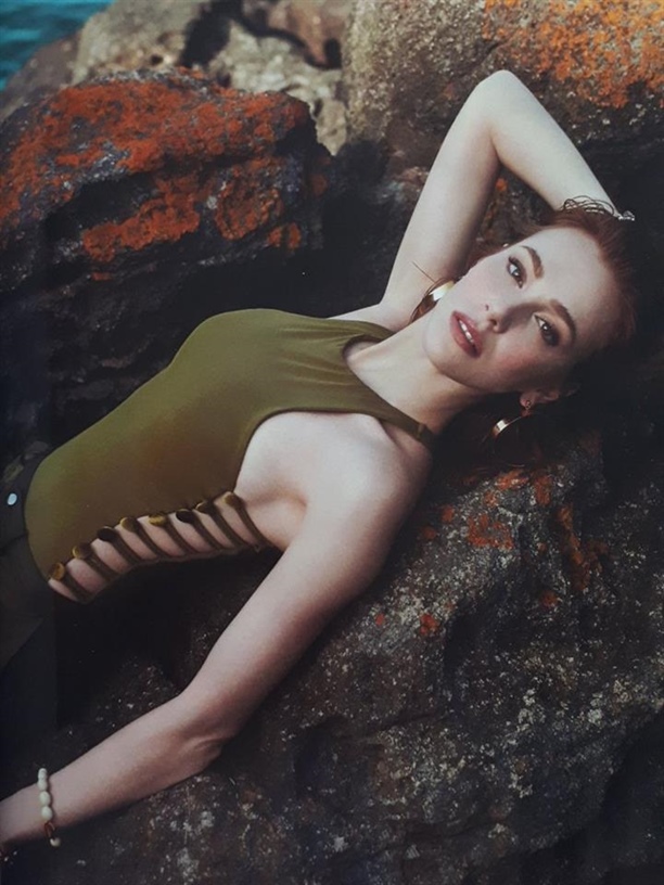 Elçin Sangu, 'Defne'yi gömdü!