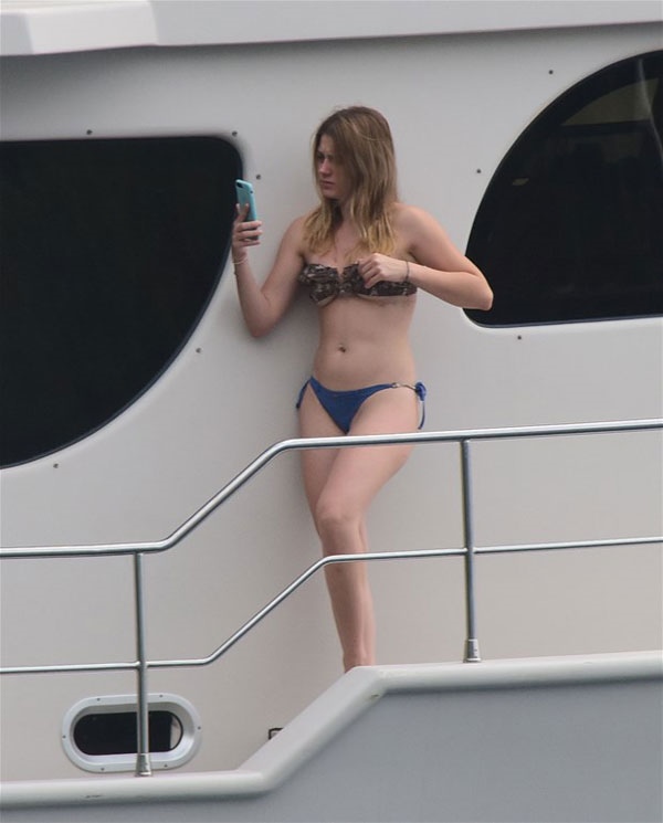 Gizem Karaca'nın sosyal medya çilesi 