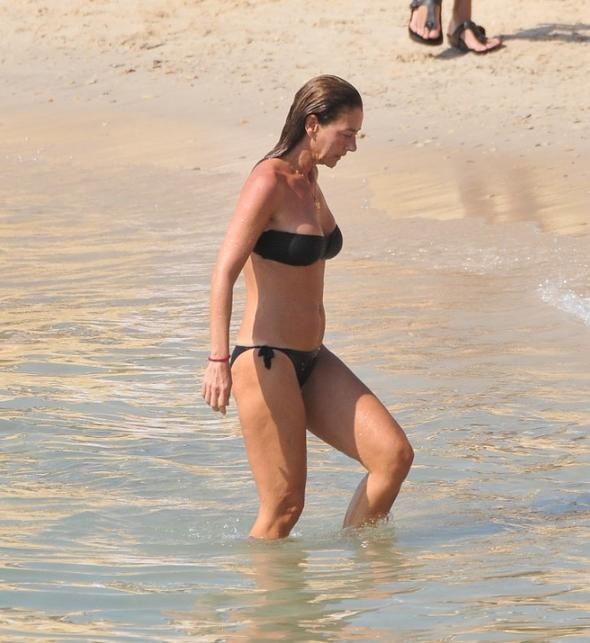 Ece Uslu'nun Çeşme tatili!