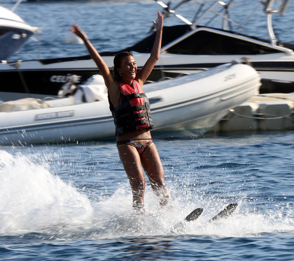 Özlem Yıldız yazın tadını çıkarıyor!