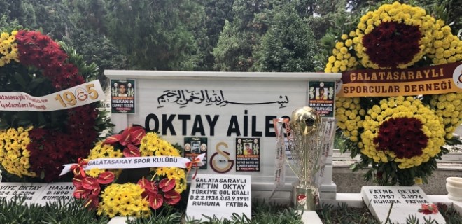 Taçsız Kral Metin Oktay mezarı başında anıldı