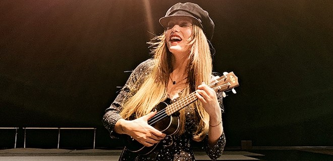 Serenay Sarıkaya 'Alice' oluyor!