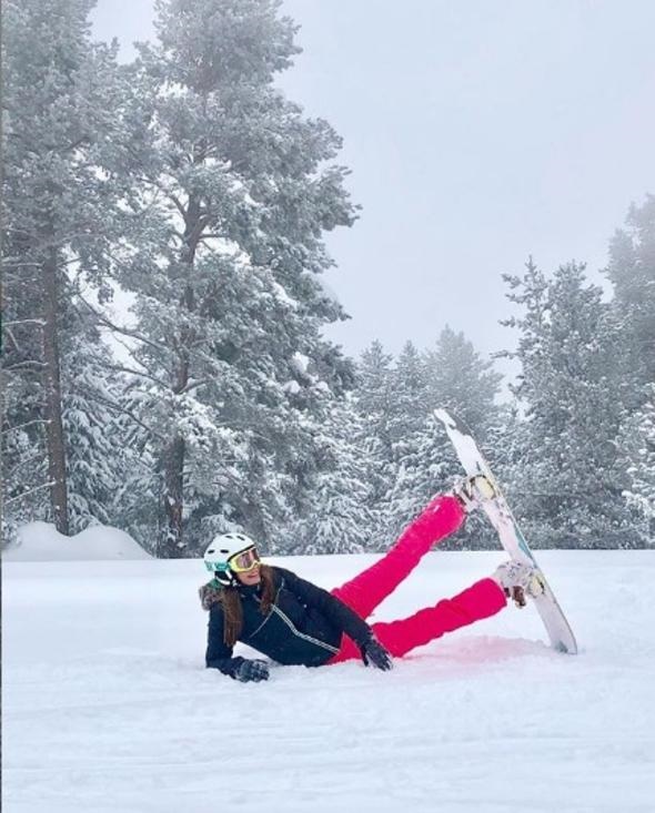 Ebru Şallı karda pilates yaptı!