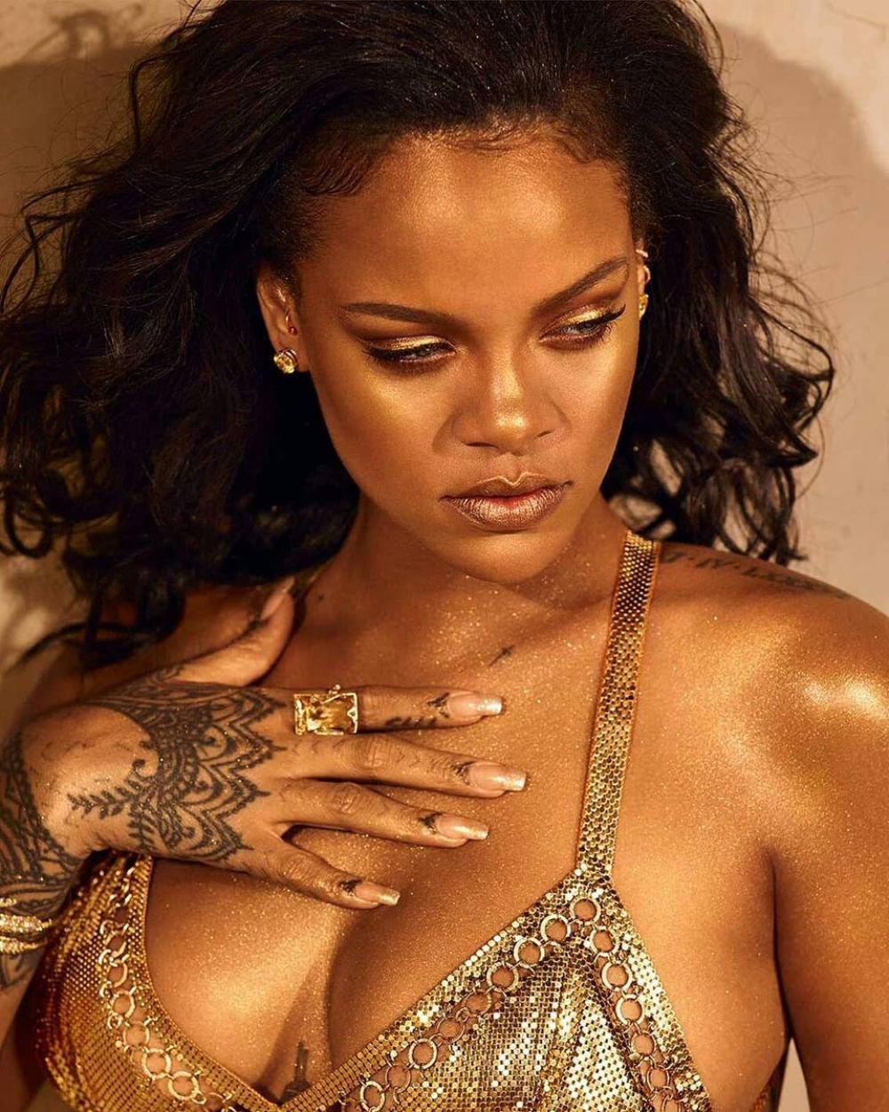 Rihanna Sexy Photoshoot