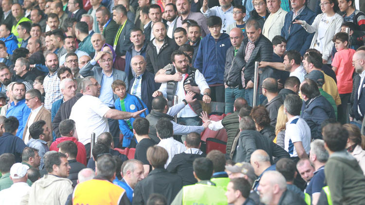 Rize'de protokol tribünü karıştı! Albayrak'a yumruk...