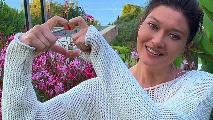 Nurgül Yeşilçay yavrusundan ayrı kutladı