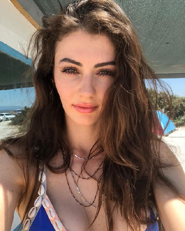 Burcu Özberk Fenerbahçeli Ulaş Kıyak ile aşk yaşıyor!