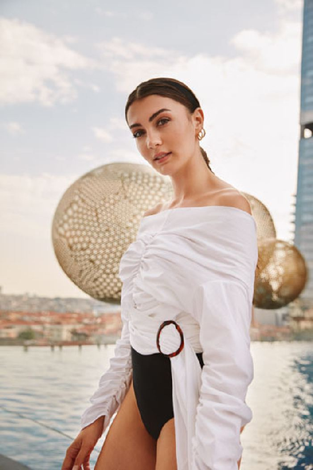 Burcu Özberk Fenerbahçeli Ulaş Kıyak ile aşk yaşıyor!