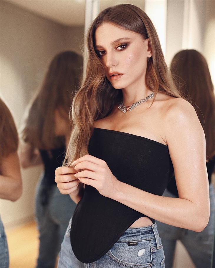 Serenay Sarıkaya'ya: 