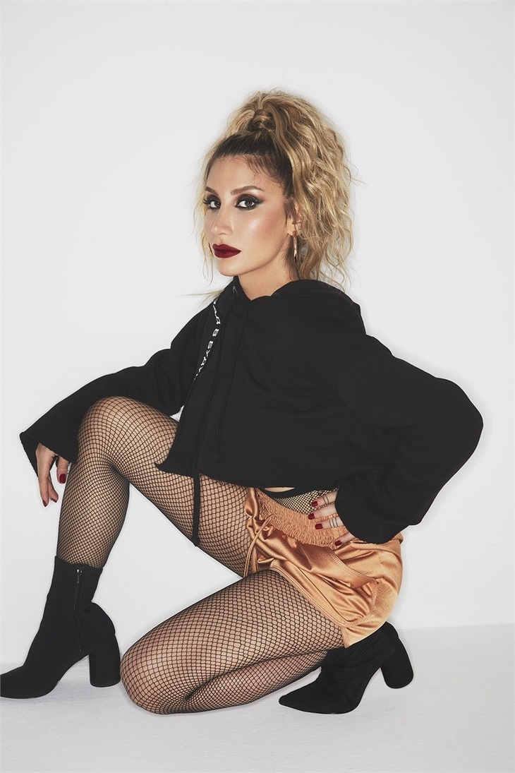 İrem Derici'den yeni klip...