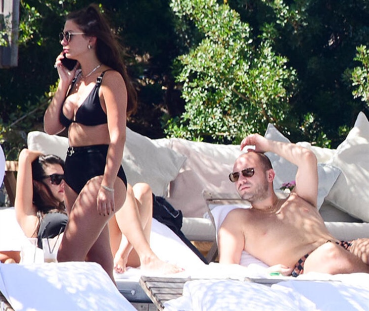 Demet Özdemir'in plaj şıklığı!