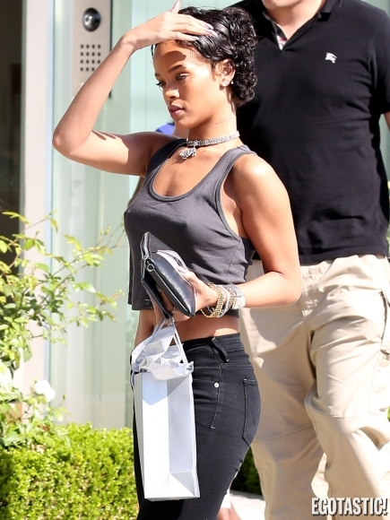 RİHANNA YİNE OLAY YARATTI!