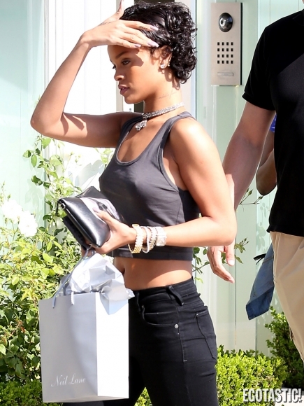 RİHANNA YİNE OLAY YARATTI!