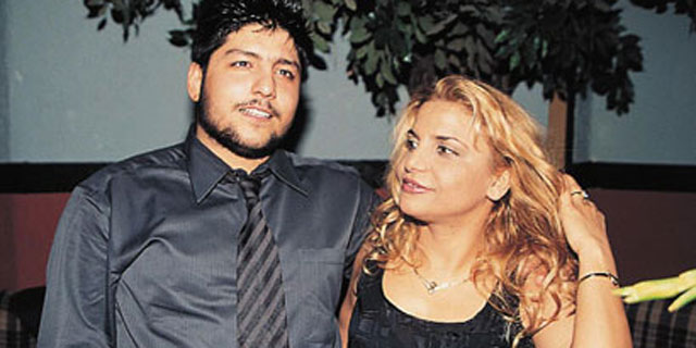 'Ali benden yatakta her şeyi ister'