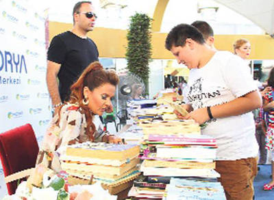 Demet Akalın Rekor Kırdı