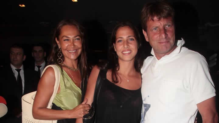 Hülya Avşar yemeği bastı!