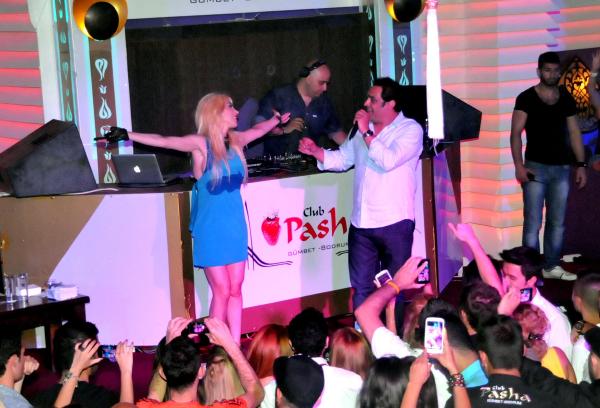 Hande Yener'den muhabire azar