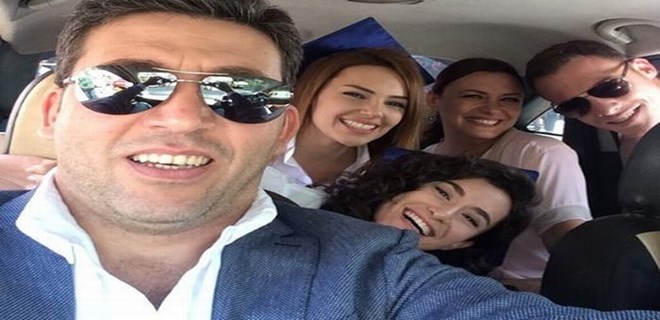 'Güneşi Beklerken' ekibinden veda selfiesi!