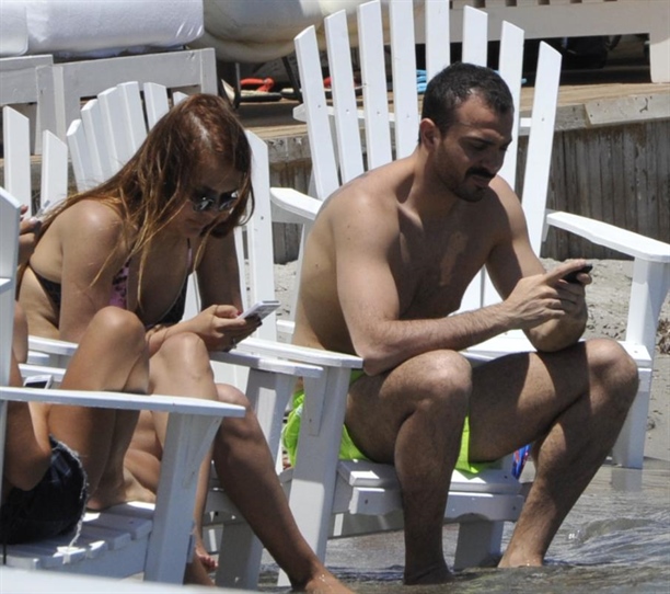 Demet Akalın ile Okan Kurt'un Çeşme tatili!