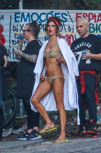 Gecekondu güzeli Ambrosio