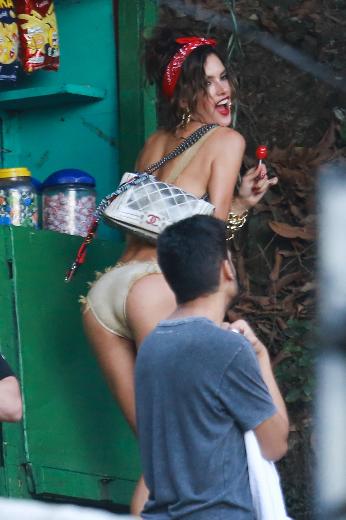 Gecekondu güzeli Ambrosio