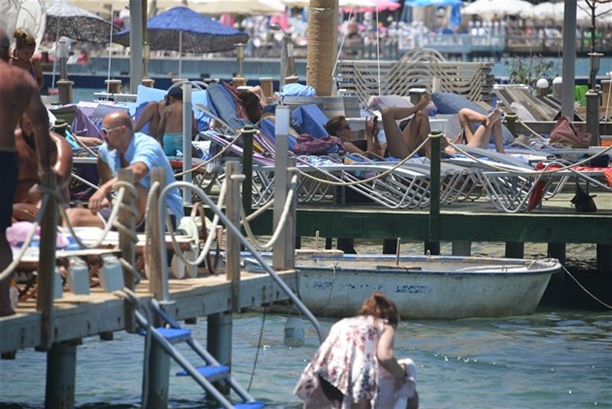 Simge Fıstıkoğlu Tatilde